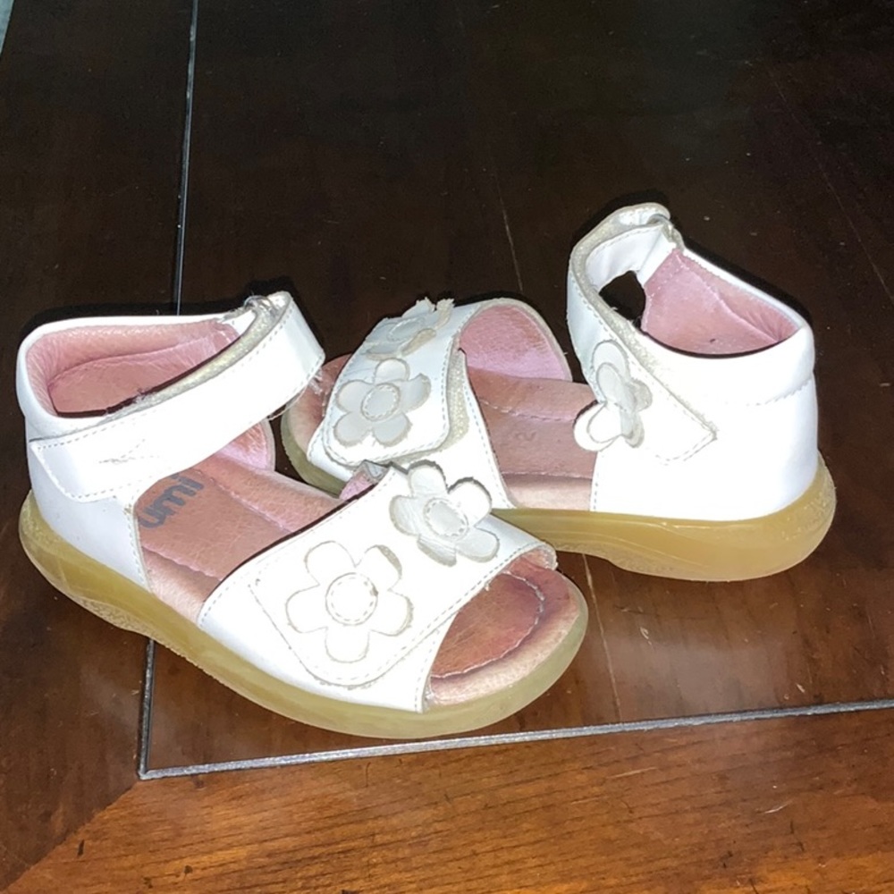 Umi toddler white leather sandals Size Eu 22